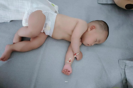 泽州宝宝总是摇头怎么回事